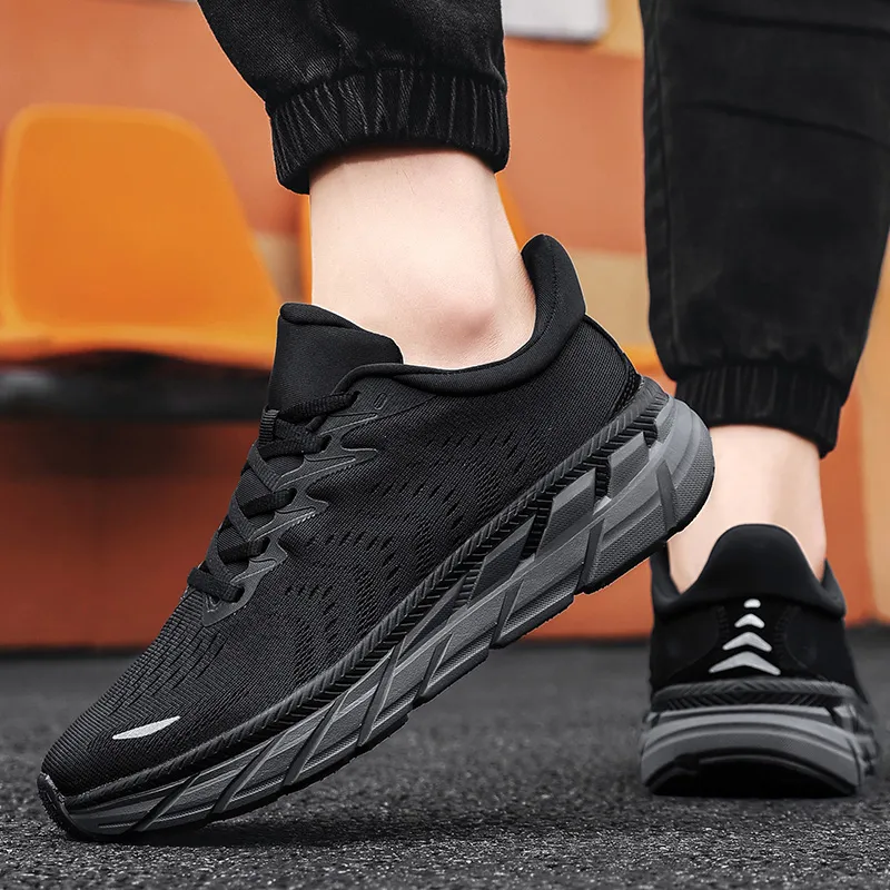 2024 New Men's Running Shoes Cushion Fashion Outdoor Sports Jogging Sneakers Design Classic Plus