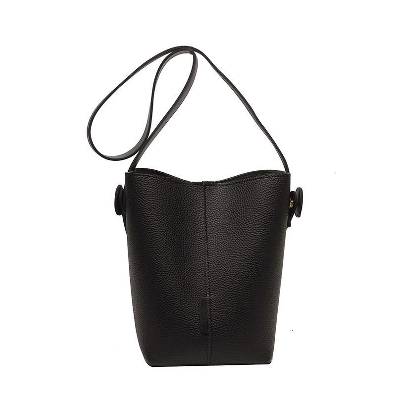 Cossbody fo women 2024 new style high-end textue, niche, summe supe soft bucket bag, popula commuting bag this