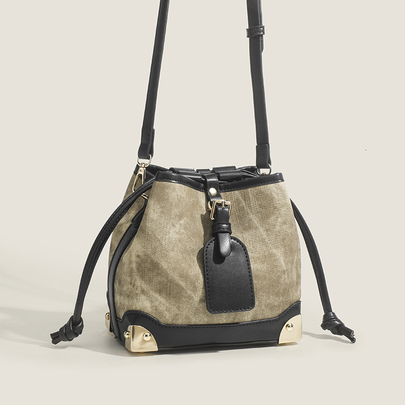 Recommended by internet celebrities for autumn and winter high-capacity commuting shoulder bags, contrasting colors, INS