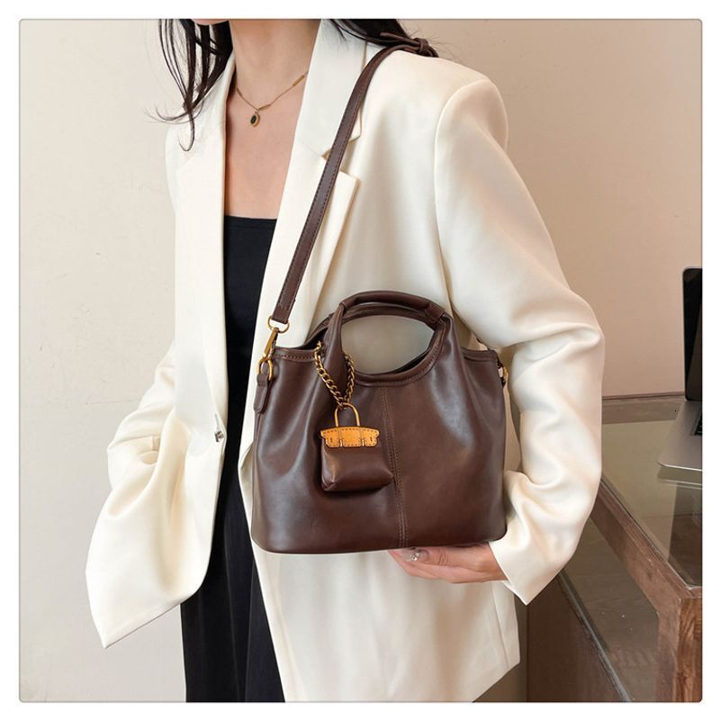 Versatile Handheld For Women Autumn/winter Vintage Crossbody Fashion Small Bucket Bag