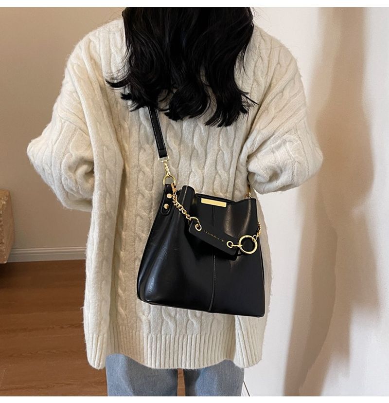 New Crossbody Autumn And Winter Bucket High-end Sense Women's Versatile Niche Design Retro Shoulder Bag