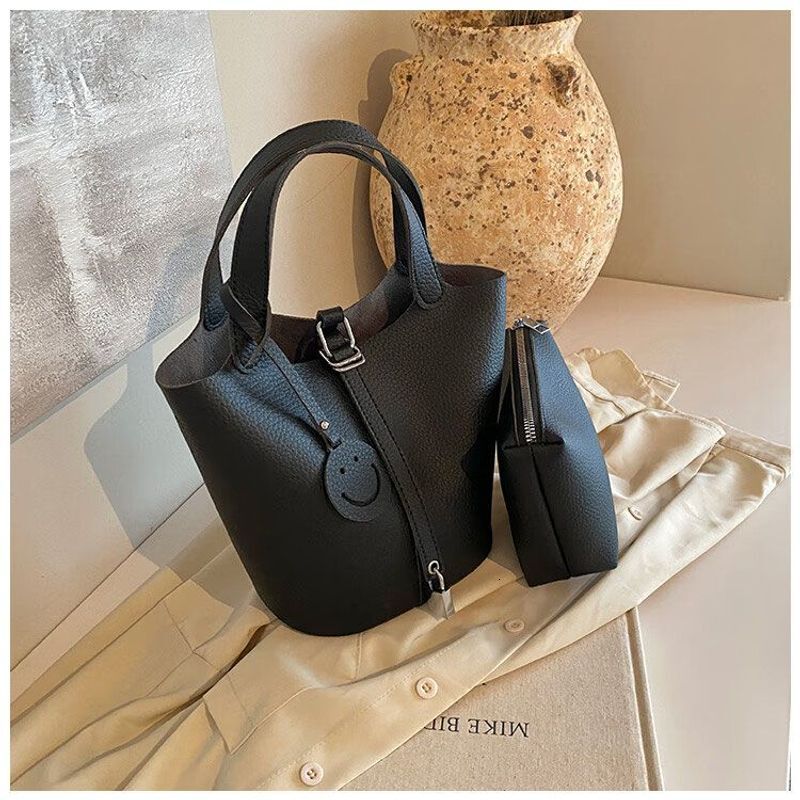 High end women's retro niche design small bucket bag with lychee pattern light handbag for women