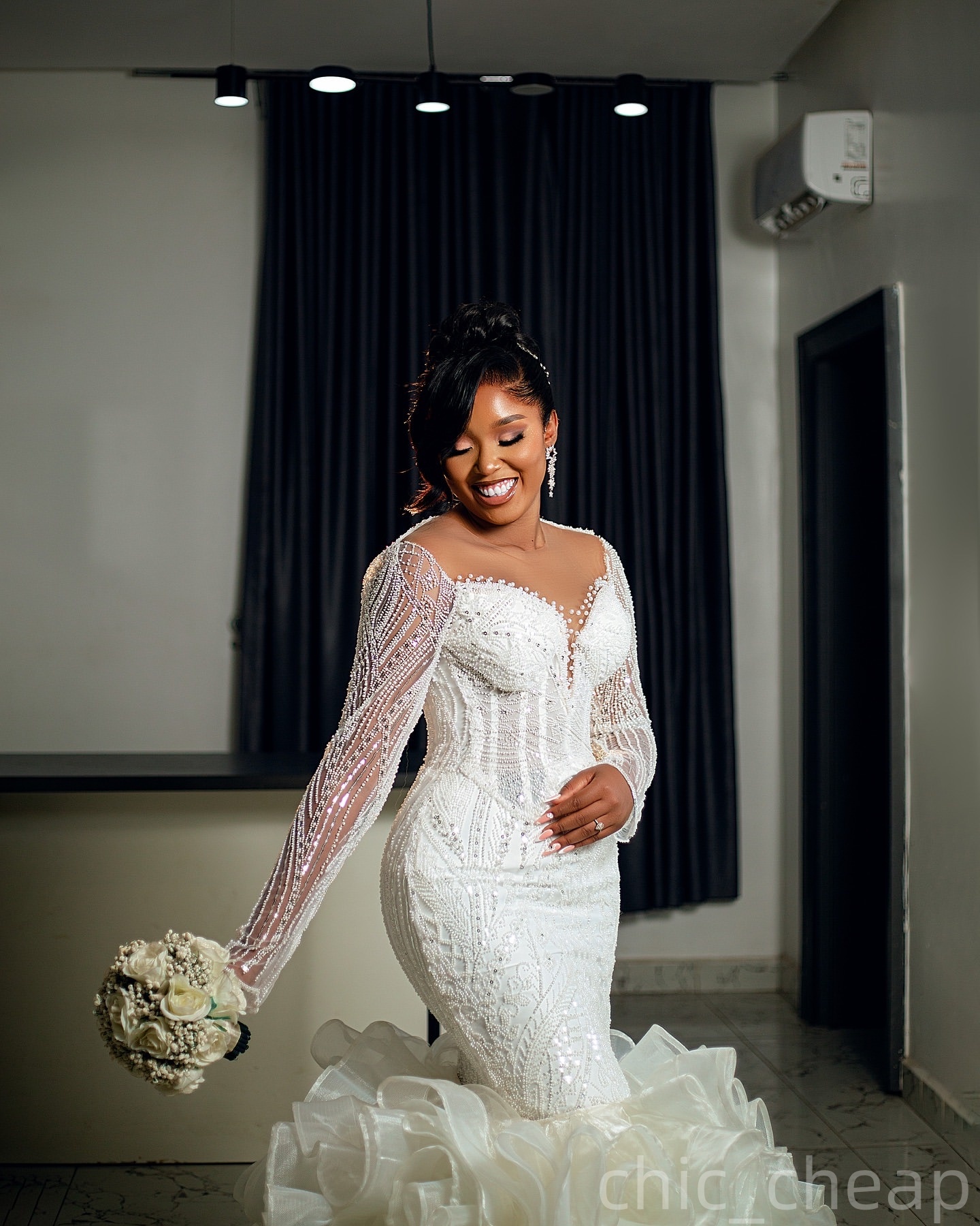 2025 Arabic Aso Ebi Plus Size Ivory Wedding Dress Pearls Sequined Full Sleeves Organza Detachable Train Bridal Gowns Dresses ZJ058