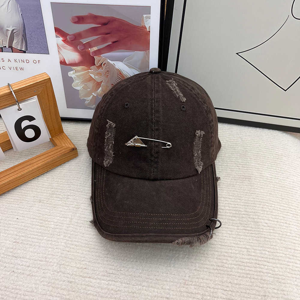 Ball Caps Fashionable washed brushed perforated soft top baseball cap for women metal pin for Korean version trendy big head circumference duck tongue