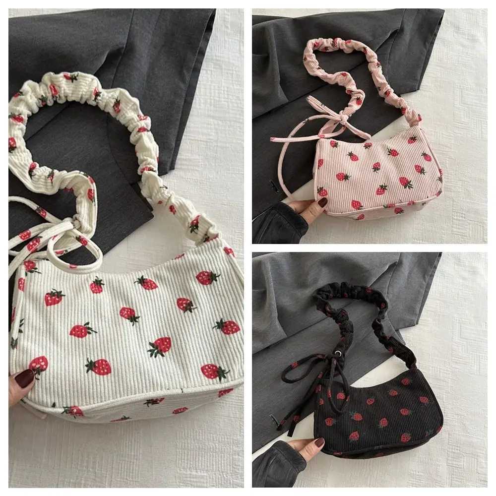 2025S Desiner Autumn Korean Style Strberry Printin Sweet Fruit Handba Lare Capacity All-match Underarm Ba OutdoorC250222 Shoulder crossbody ba women