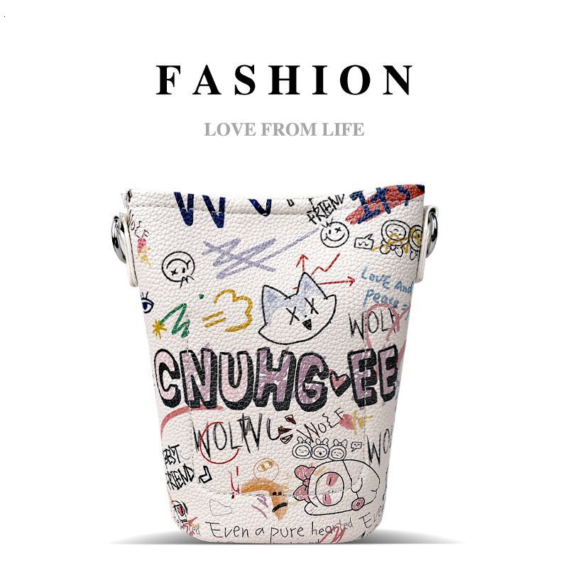 Women's bag Design Graffiti Bear Bucket Fashion Versatile Underarm Portable Messenger Mobile Phone Bag