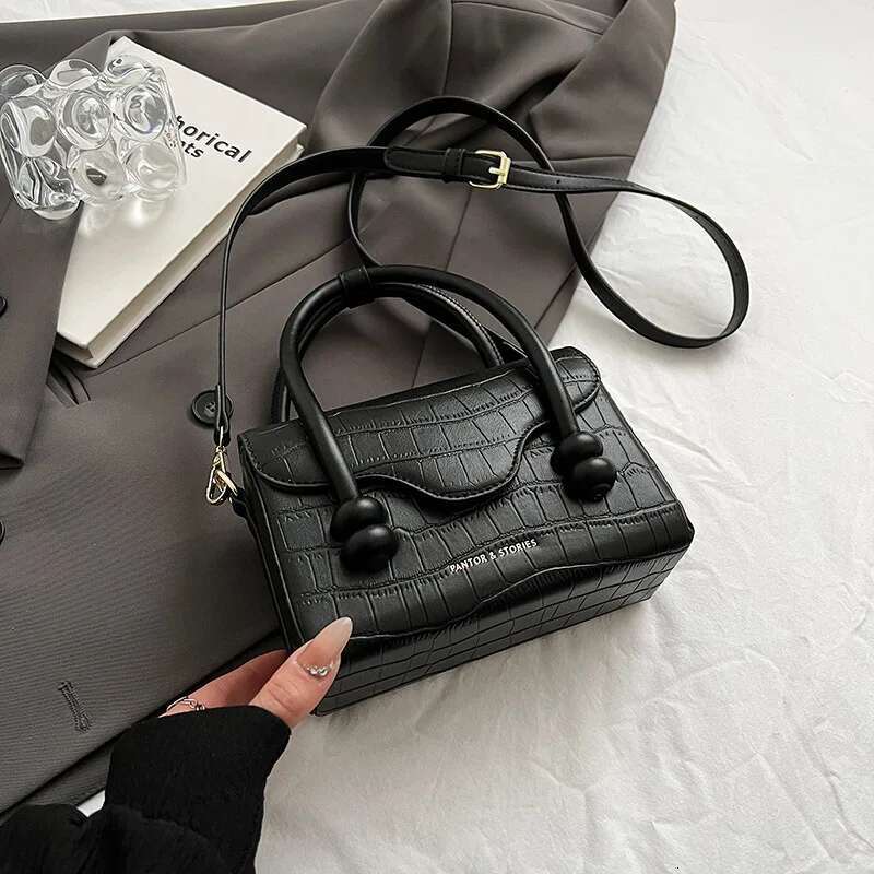 Handbags New Ladies Shoulder Commuter Girl Crossbody Simple Solid Colour Small Square Bag Handbag Car Ing Craf