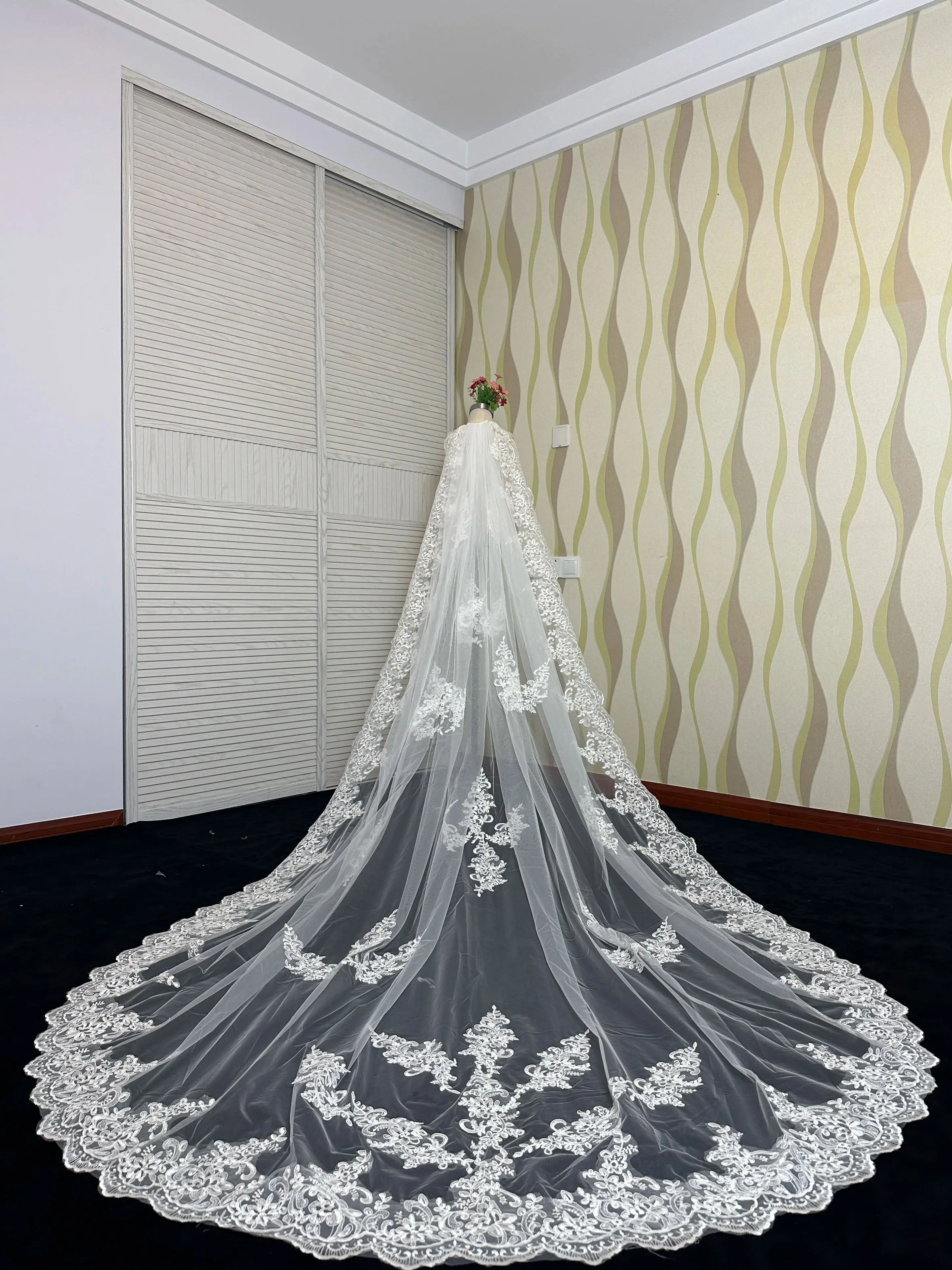 Long Lace Bridal Veils with Comb 3m*2m One Layer White Iovry Appliques Wedding Veil Wedding Accessories Custom Made