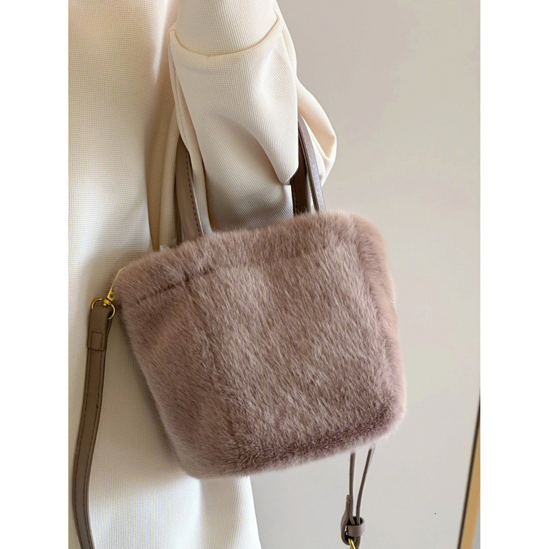 INCA Women's Handheld Water Bucket Bag Plush Cross Shoulder Ins Korean Edition 2023 New Autumn/Winter