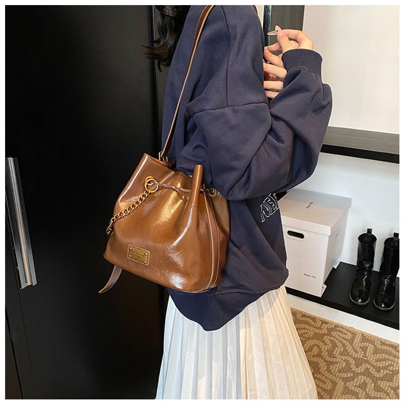 Retro Niche Bucket Women's New High-end Fashion Versatile Small Single Shoulder Crossbody Bag