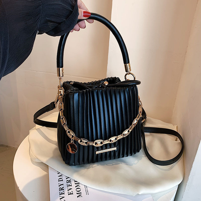 French High-end Women's 2024 New Fashion Pleated Portable Bucket Bag