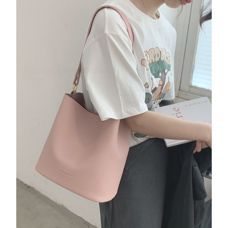 Fashionable Stylish Shoulder for Women Spacious Bucket Bag with Chic Design and Premium Quality