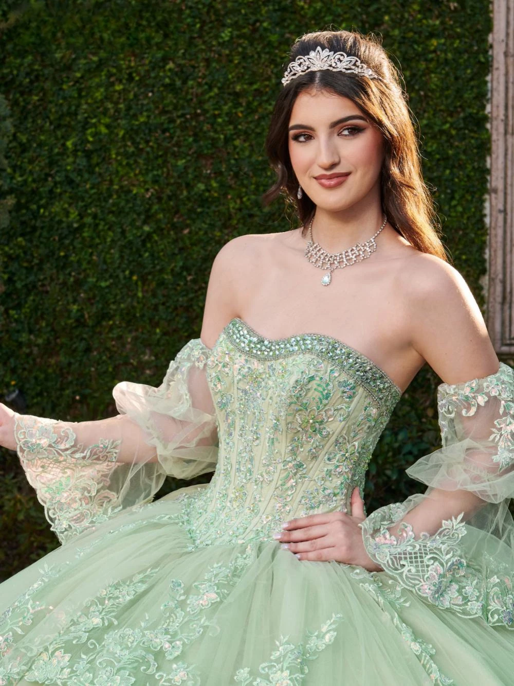 Classic Ball Gown Quinceanera Dresses For Women Appliques Sequins Gowns Sweetheart Neck Removable Sleeves Party Prom Sweep Train Dress Customied
