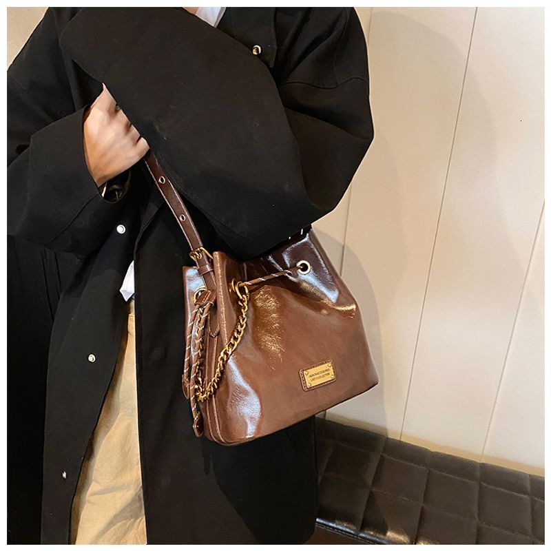 Retro Niche Bucket Women's New High-end Fashion Versatile Small Single Shoulder Crossbody Bag