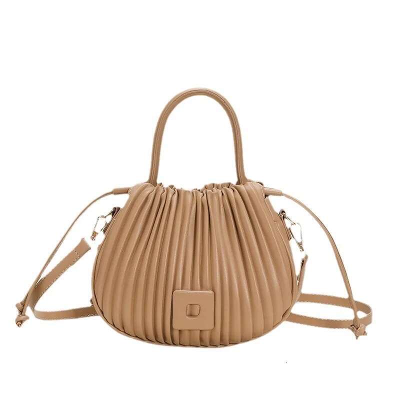 Retro Pleated Shoulder Fashion Drawstring Girl Crossbody Korean Ladies Handbag Bucket Bag Metal Decoration PU Materia