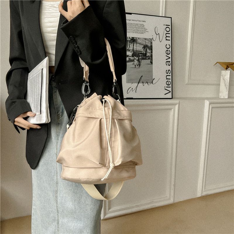 Single shoulder crossbody casual drawstring pleated bag, large capacity lightweight handbag, nylon bucket bag for women