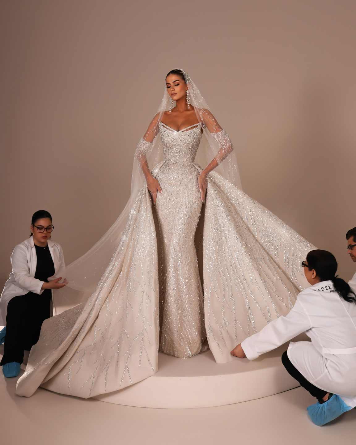 Glitter V Neck Mermaid Wedding Dresses Crystal Bridal Gowns Sequins Beading Detachable Train Sweep Train Long Sleeve Customized Bride Dress vestido de