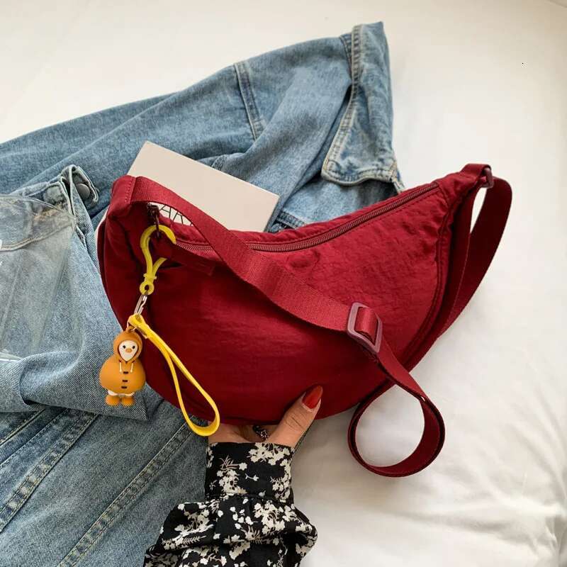 Women's Autumn And Winter New Ladies Crossbody Nylon Material Dumpg Bag Lightweight Small Satchel Fashionable Hundred Shoulde