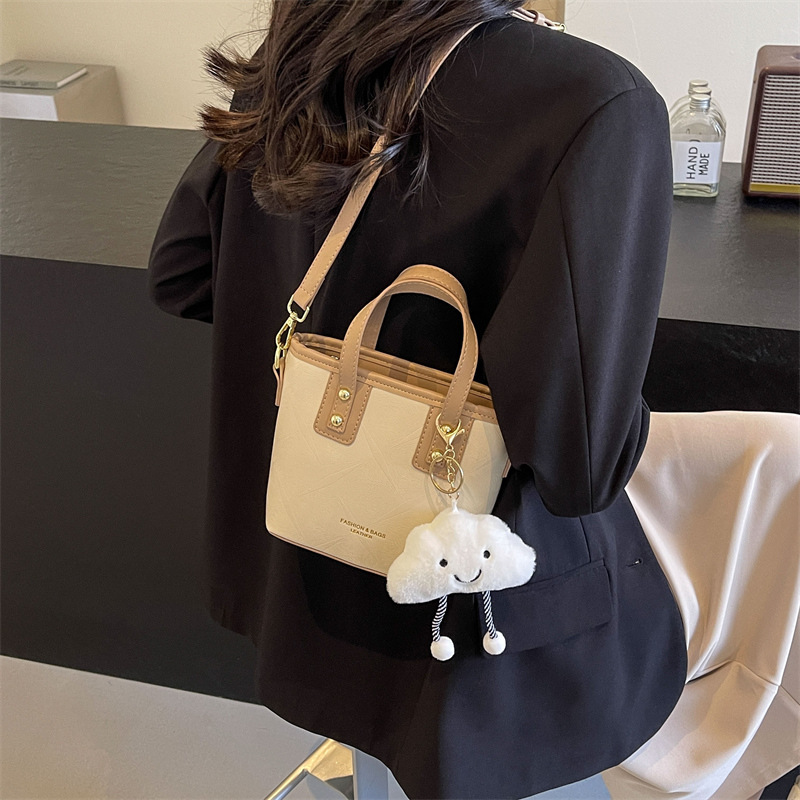 2024 New High-end Western-style Niche For Women, Popular And Versatile Crossbody Bag, Portable Bucket Bag