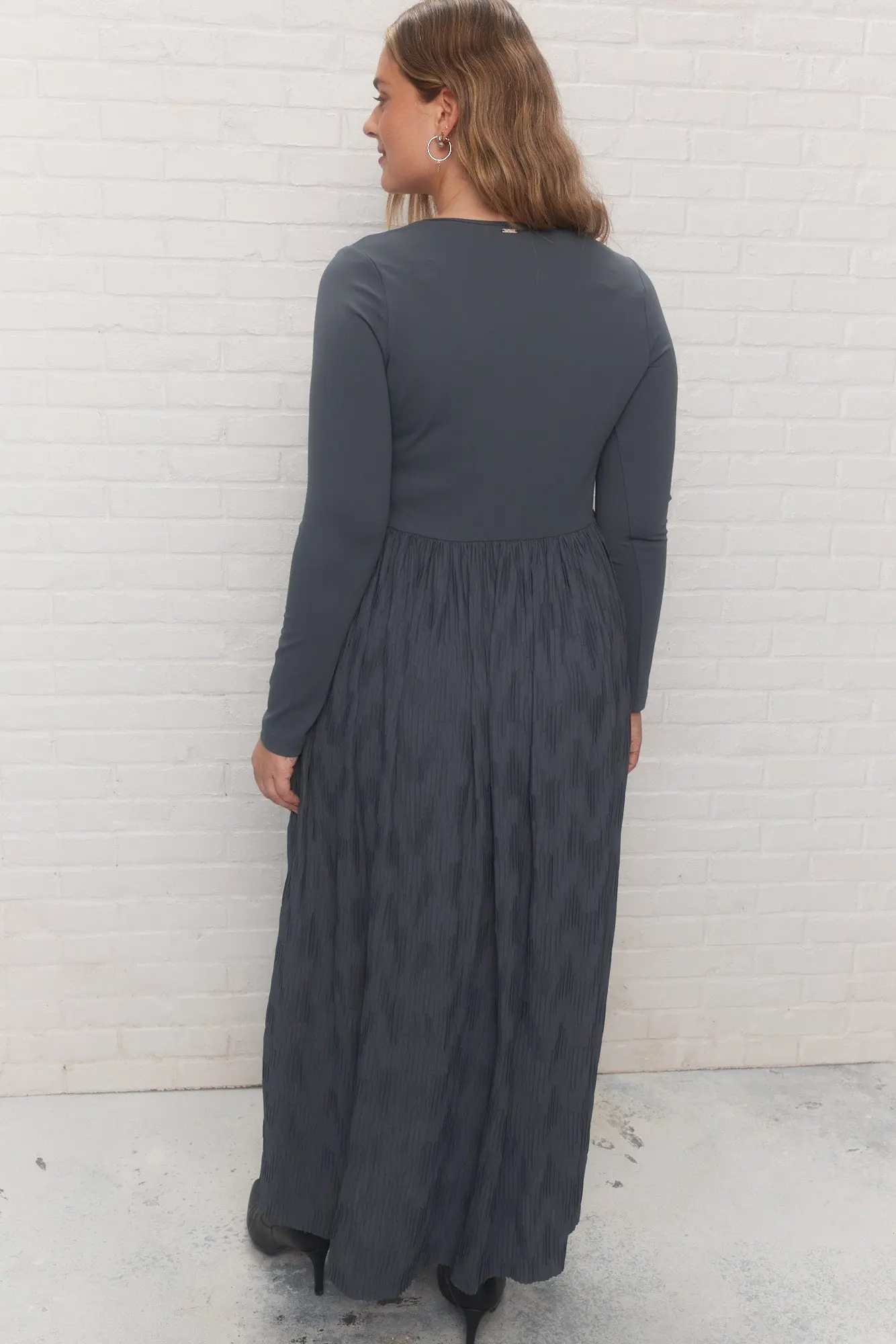 Women's Casual Dark Gray Maxi Long Pleated Dress with Scoop neckline Long sleeves