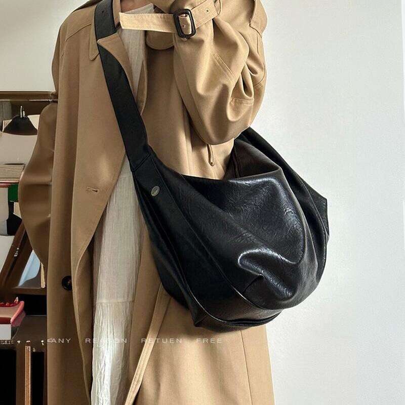 Large capacity toe bag pure black fashionable dumpling shaped bag, new versatile casual single shoulder crossbody tote bag for women
