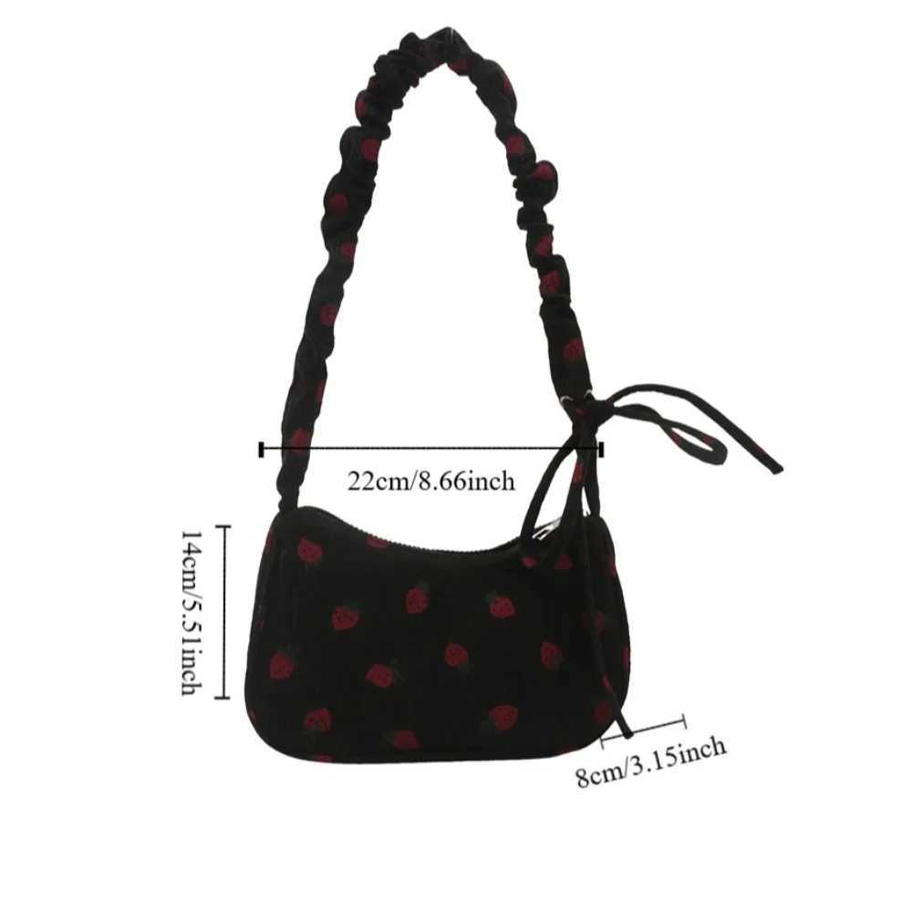2025S Desiner Autumn Korean Style Strberry Printin Sweet Fruit Handba Lare Capacity All-match Underarm Ba OutdoorC250222 Shoulder crossbody ba women