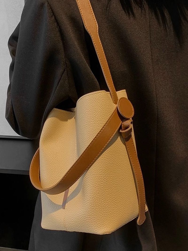 Cossbody fo women 2024 new style high-end textue, niche, summe supe soft bucket bag, popula commuting bag this