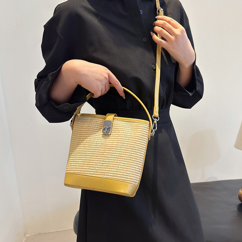 Super popular niche grass for women 2024 new summer color blocking versatile woven crossbody water bucket bag, mobile