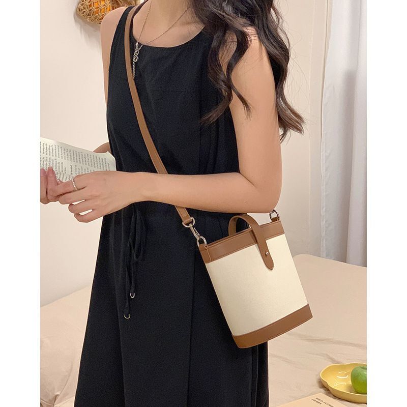 Genuine color blocked small bucket 2024 new niche women's fashionable cloth patterned leather crossbody ba, shoulder