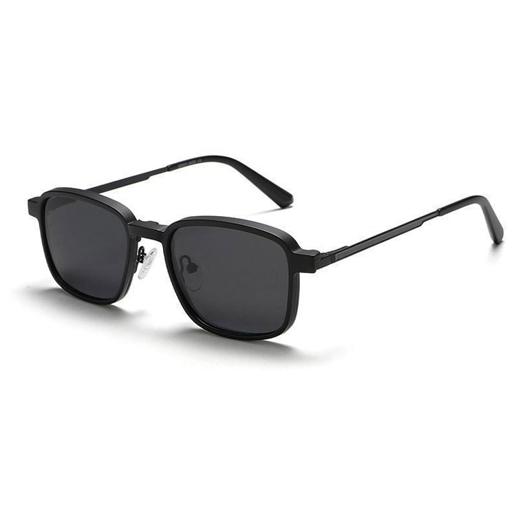 Premium Men's Polarized Eyewear for Trendsetting Travelers and Photographers
