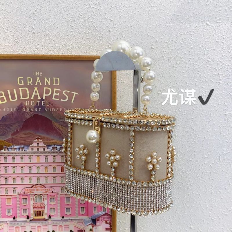 French-style Metal Hollow-out Shiny Dia Bucket Bag