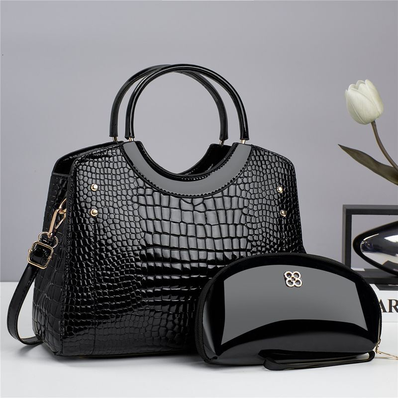 Middle aged with crocodile pattern large capacity handbag, new trendy women's crossbody bag, shoulder bag
