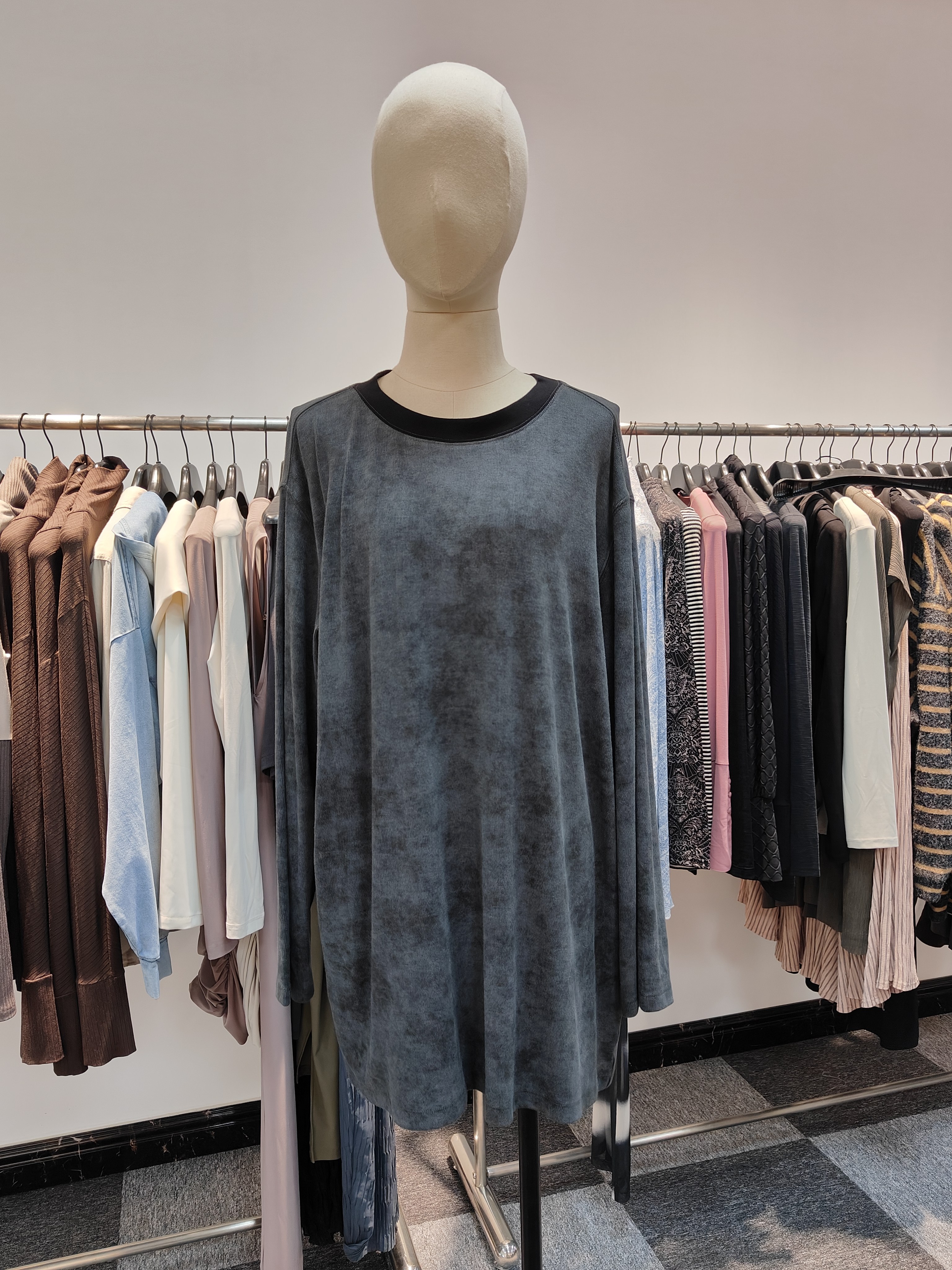 Women's Casual Gray Tie-dye Long Sleeve Top with Scoop neckline Long wide sleeves and Dropped armholes