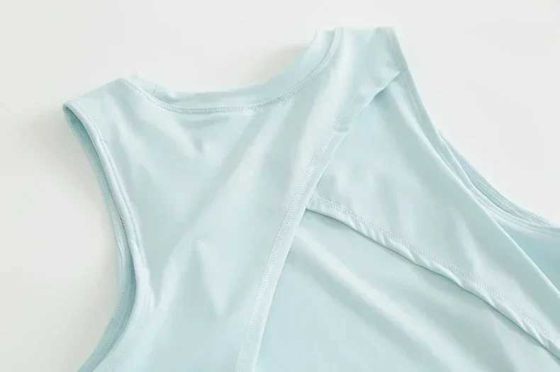 Custom Sculpt Panel Tank Top Sweat-wicking Breathable Classic Fit Waist Length Yoga Running Shirt With Reflective DetailsXJ250228