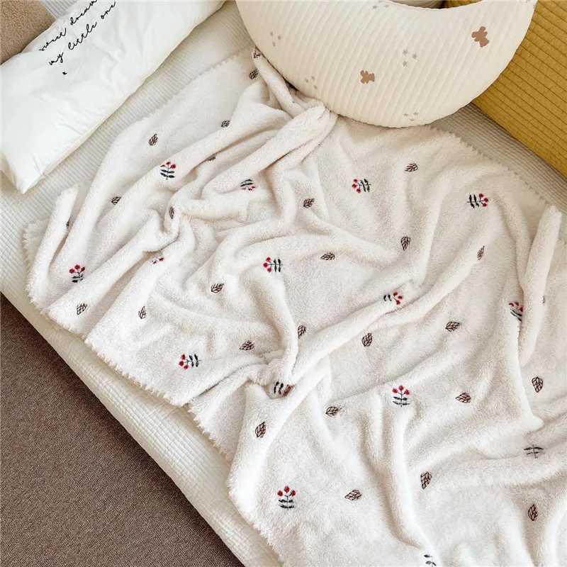 Flannel soft and warm embroidered newborn suitable for beds rabbits autumn winter baby bed blanket 90 * 130cm Z250228 free shipping free shipping