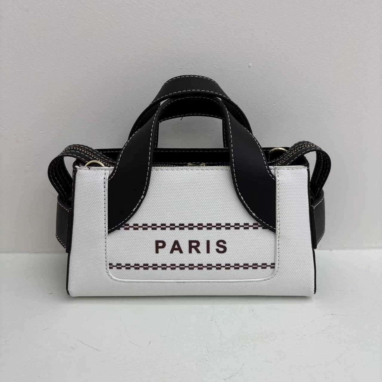 popular hand-held small square bags are fashionable and stylish single shoulder women's bags with high aesthetic value spliced color letters cros