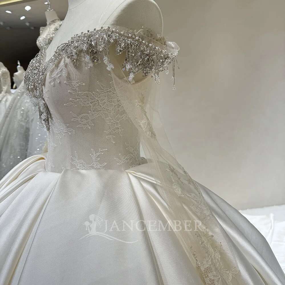 Stylish Shiny Satin Women Off Shoulder Dresses with V Neckline Rub Length Custom Princess Banquet Wedding Dress dw100