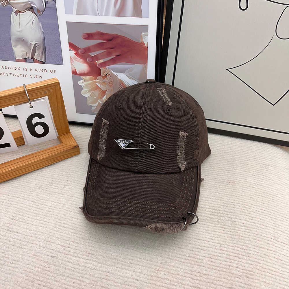 Ball Caps Fashionable washed brushed perforated soft top baseball cap for women metal pin for Korean version trendy big head circumference duck tongue