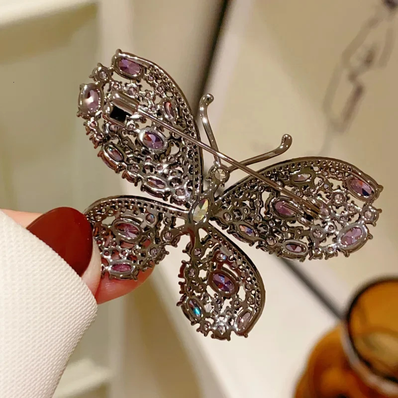 Light Dark Purple Zircon Butterfly Brooch Pins Retro Suit Coat Pin for Women Elegant Animal Corsage Accessories Ornament 250227
