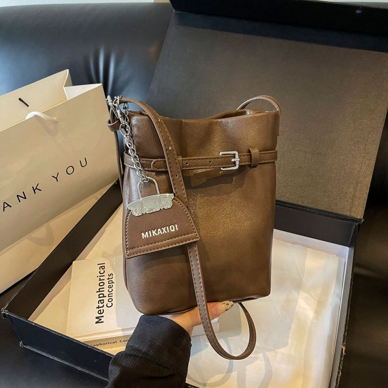 This year's popular bucket 2024 buckle women's high-end bags texture crossbody versatile single shoulder armpit bag