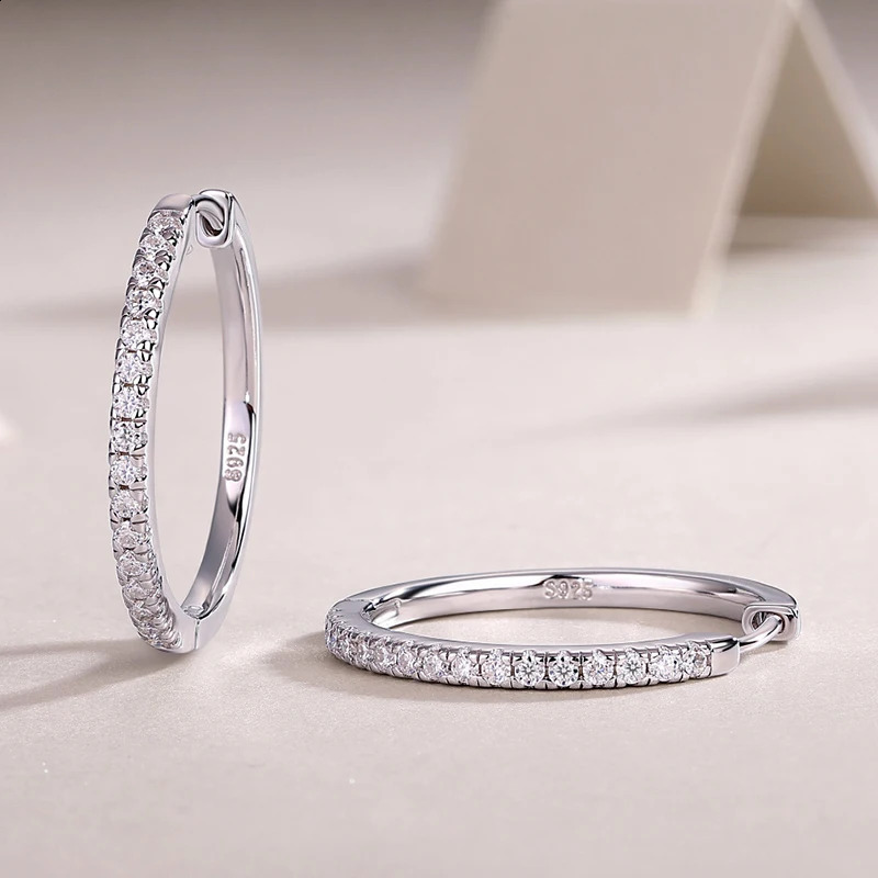 All 32 round earrings have passed diamond testing and GRA certification laboratory. Diamond S925 silver jewelry earrings are gifts 250219