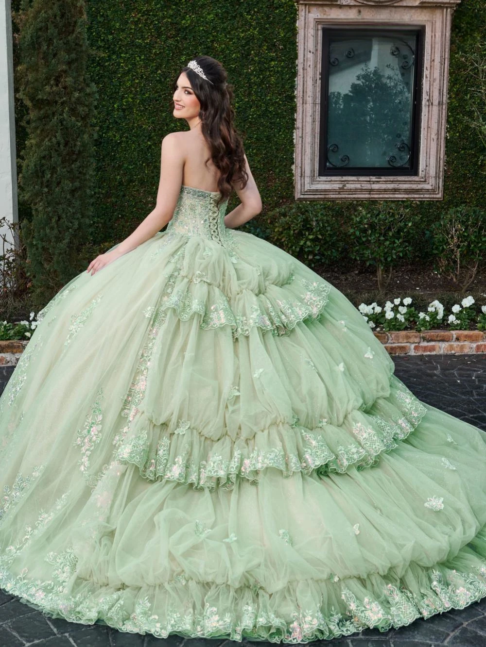 Classic Ball Gown Quinceanera Dresses For Women Appliques Sequins Gowns Sweetheart Neck Removable Sleeves Party Prom Sweep Train Dress Customied