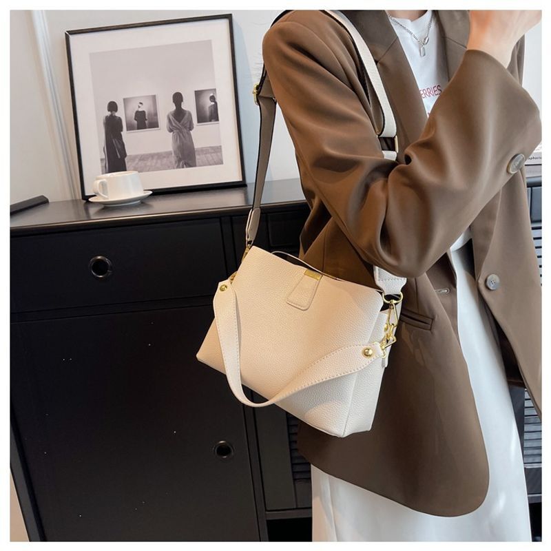 This Year's Popular Bucket 2024 New Trendy Handbag With Simple Texture And Stylish Versatile Single Shoulder Crossbody Bag