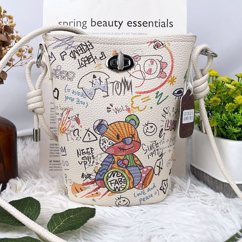 Women's bag Design Graffiti Bear Bucket Fashion Versatile Underarm Portable Messenger Mobile Phone Bag