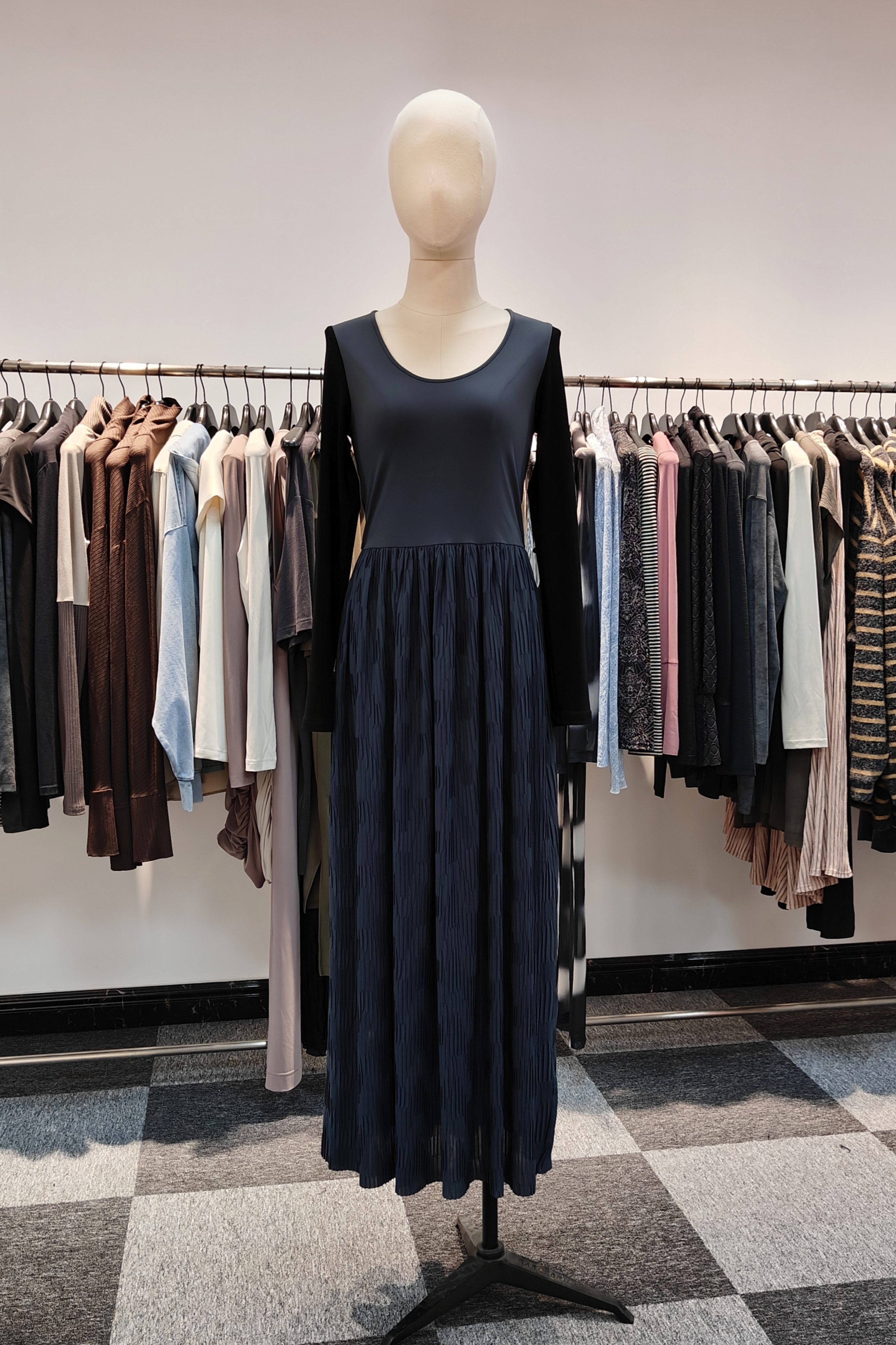 Women's Casual Dark Gray Maxi Long Pleated Dress with Scoop neckline Long sleeves
