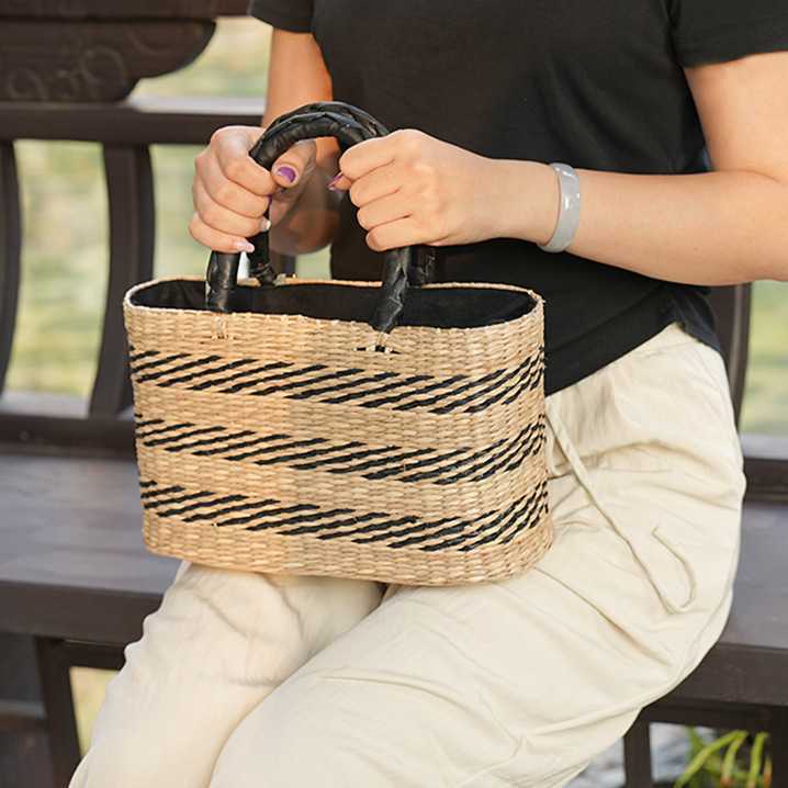 Nordic style hand woven straw woven handbag with high aesthetic value, a photography artifact, straw woven moon style versatile phone bag 250215