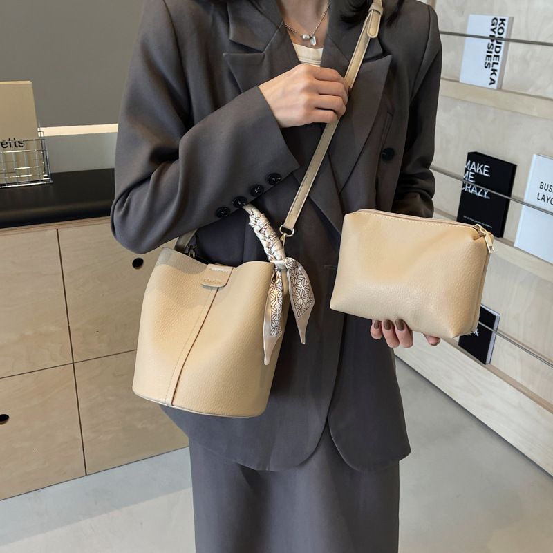Baobao Women's 2024 New Korean Handheld Vegetable Basket Water Bucket with High Quality and Large Capacity, Popular on