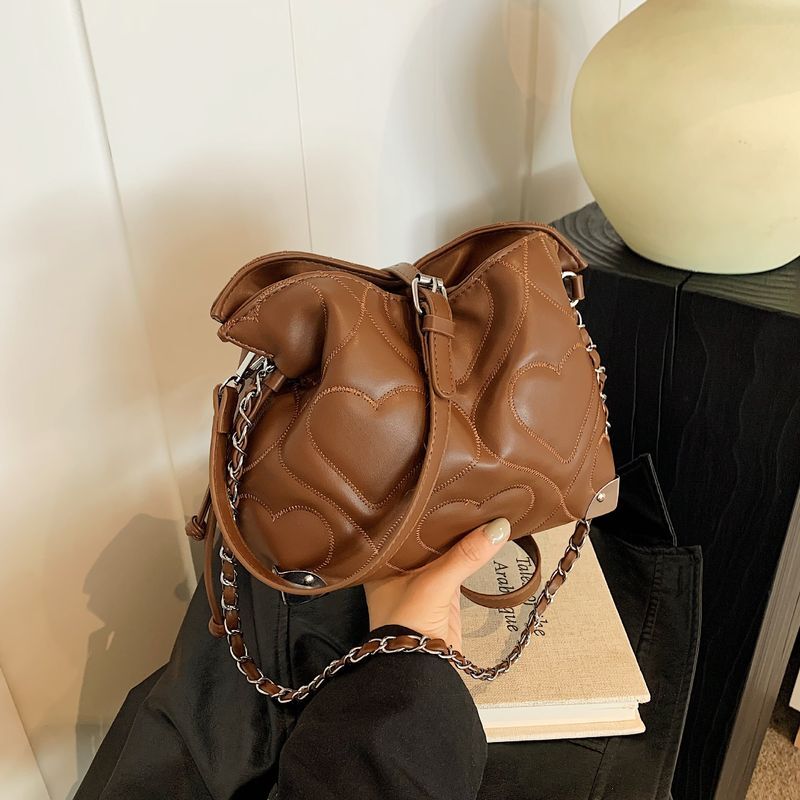 This year's popular niche bucket ins soft sticky cloud versatile personality crossbody single shoulder pleated bag