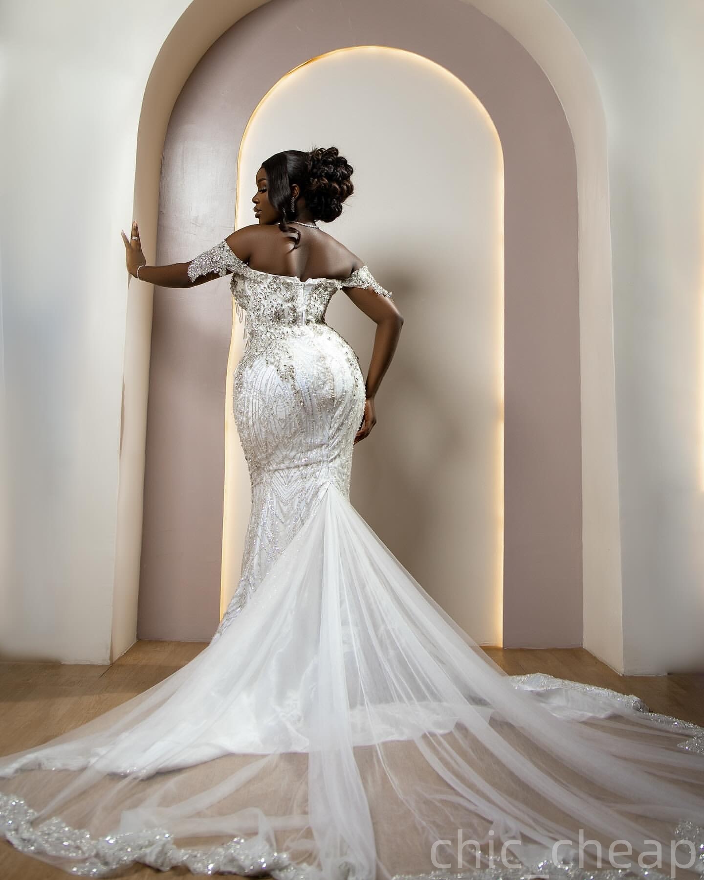 2025 Arabic Aso Ebi Plus Size Ivory Wedding Dress Crystals Beaded Sequined Sweetheart Luxurious Bridal Gowns Dresses ZJ056