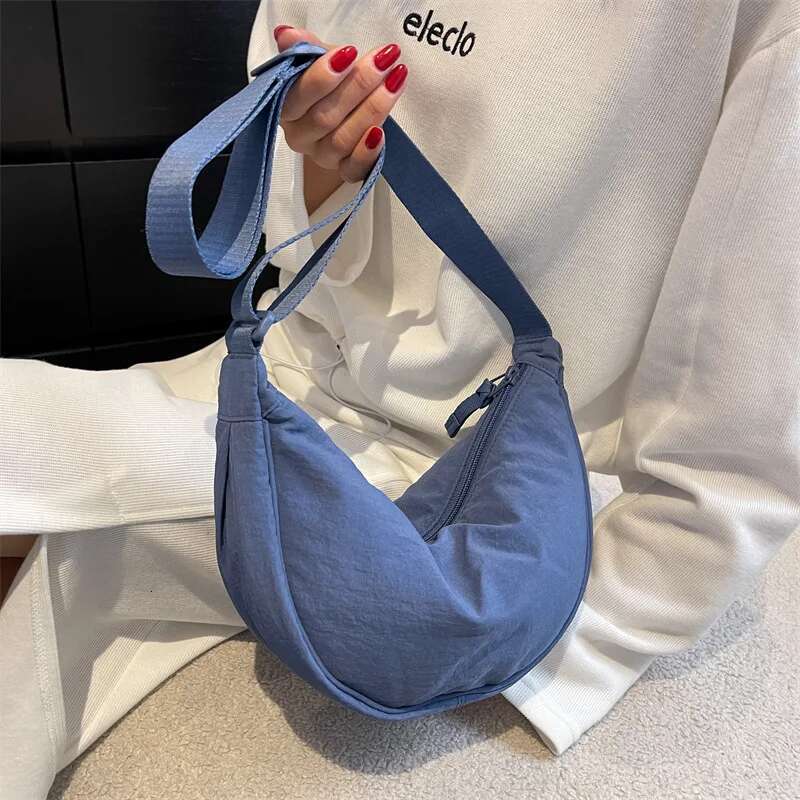 Women's Autumn And Winter New Ladies Crossbody Nylon Material Dumpg Bag Lightweight Small Satchel Fashionable Hundred Shoulde